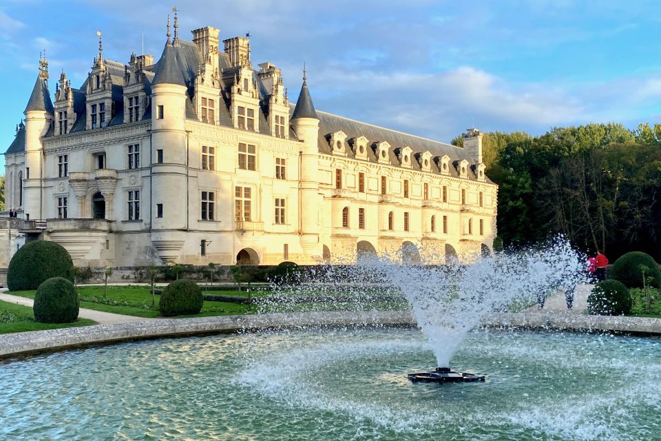 Chambord, Chenonceau, Da Vinci Castle Small Group From Paris - Included Castle Highlights