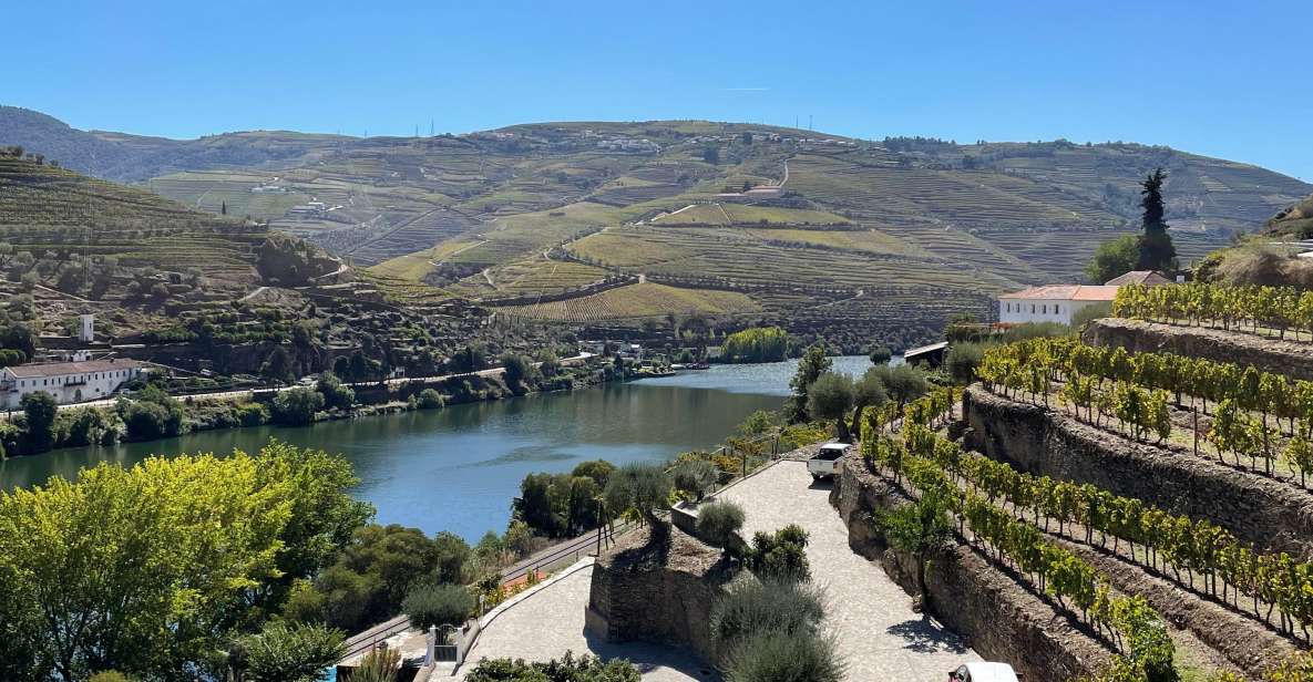 DOURO: TOUR FD DOURO VINEYARD SEDAN - Inclusions