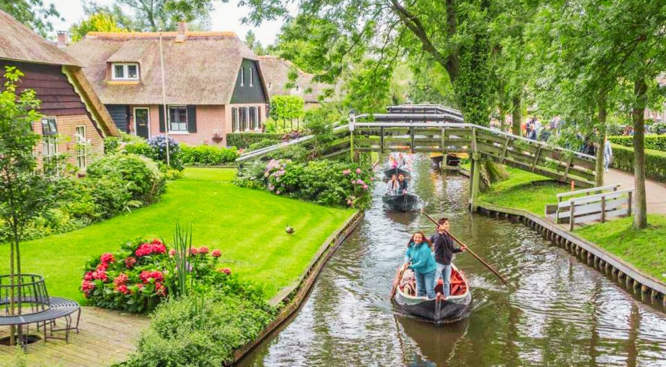 From Amsterdam: Giethoorn Guided Day Trip With Canal Cruise - Multilingual Commentary and Guides