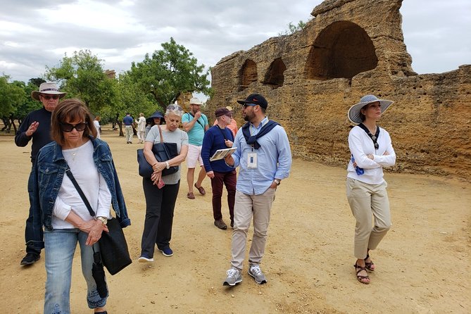 I Tour With the Archaeologist: Group Visit at Sunset to the Valley of the Temples - Reviews and Ratings