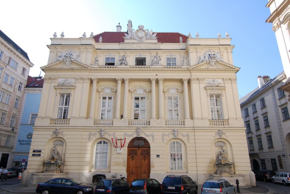 Introducing Vienna Part 2: Courtyards & Mysterious Places - St. Stephens Cathedral Visit