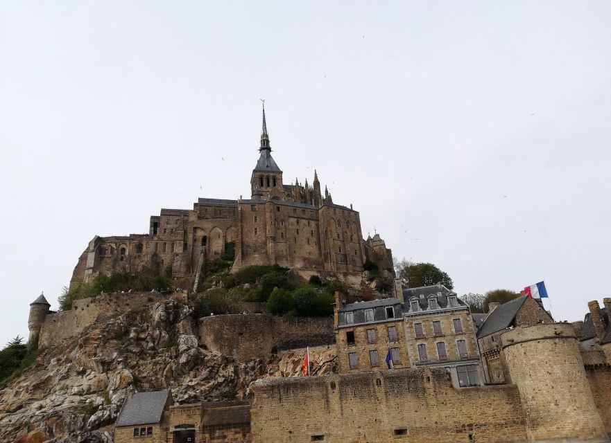 Mont Saint Michel Private VIP Tour With Champagne From Paris - Highlights