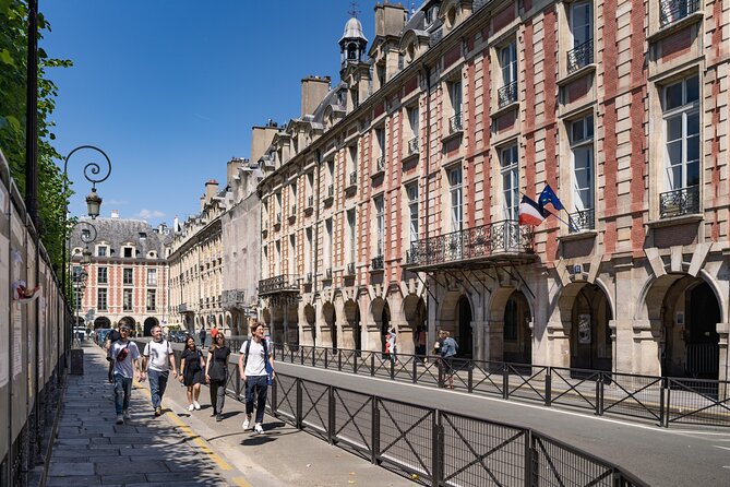 Paris Iconic Neighborhoods Guided Walking Tour - Customer Service and Reviews