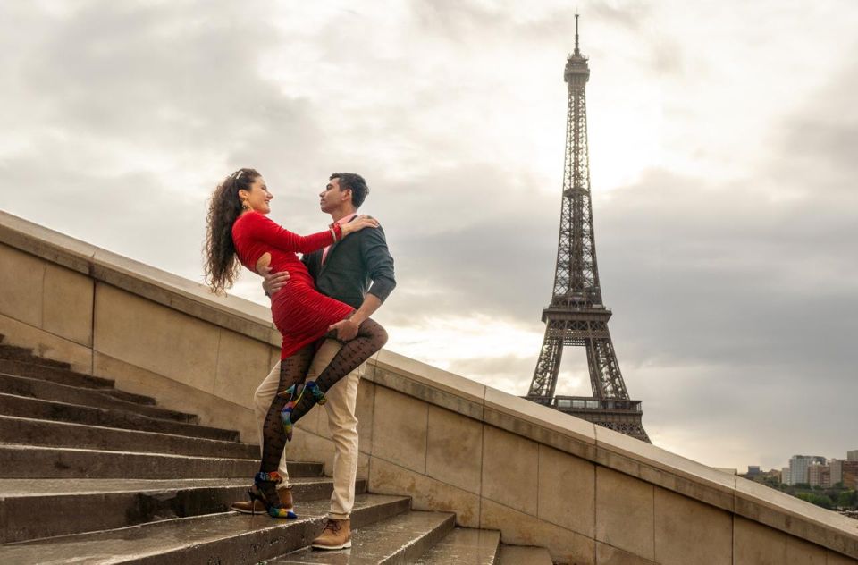 Paris: Private Eiffel Tower Couples Photo Shoot - Itinerary
