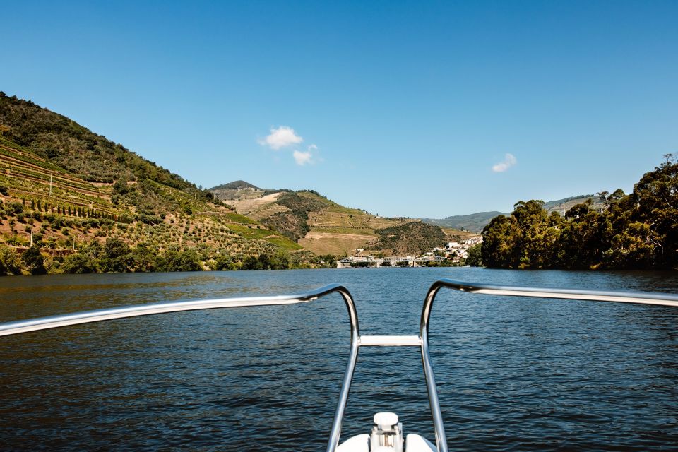 Porto: Private Douro Valley 4x4 Tour With Lunch - Tour Itinerary Highlights