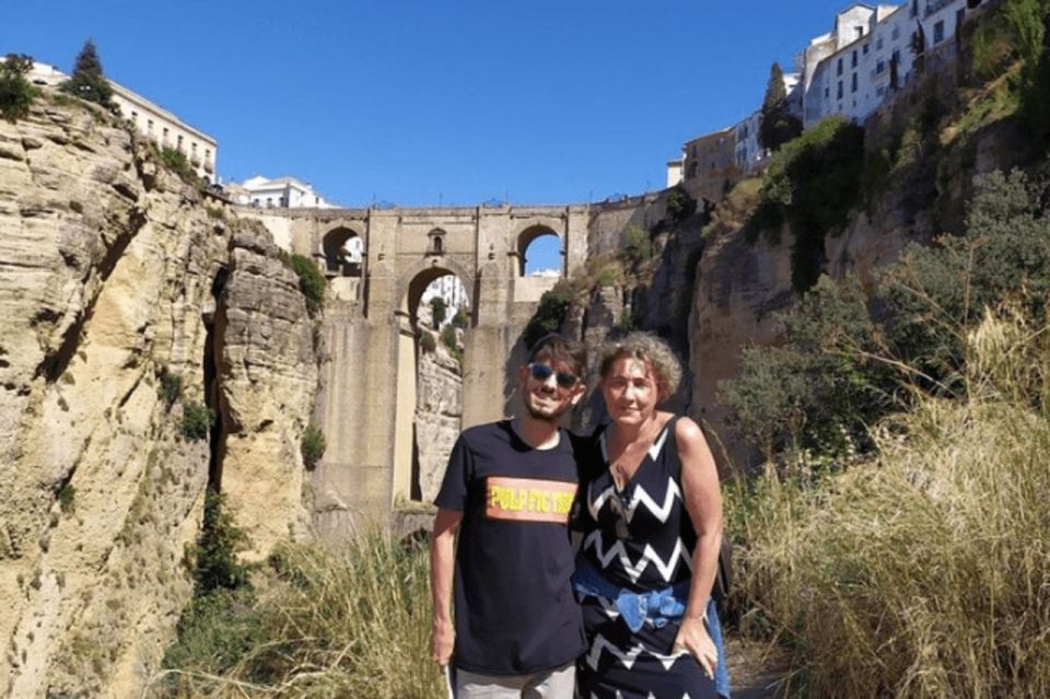 Private Tour From Sevilla to Granada Stopping in Ronda - Languages and Group Size