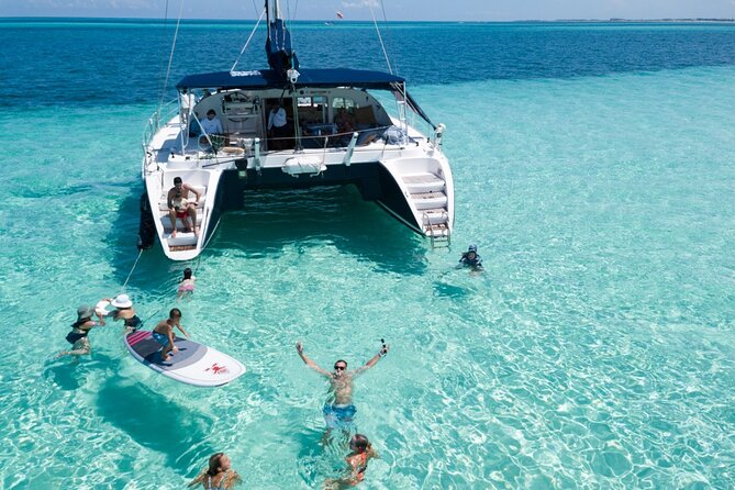 Puerto Morelos Catamaran Secret Sandbar Sail With Lunch and Drinks - Crew and Service Experience