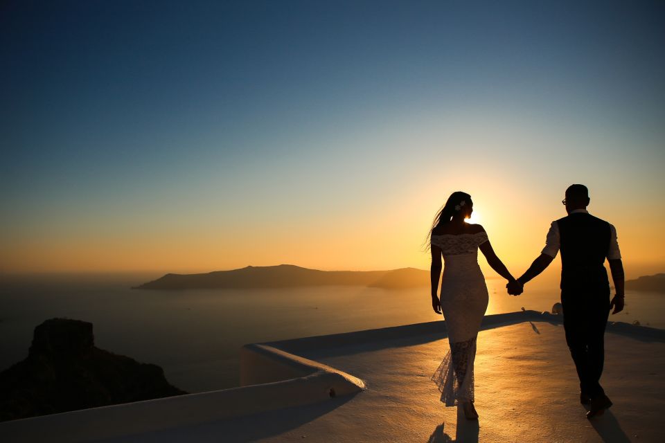 Santorini: Sunset Photo Shoot With a Personal Photographer - Experience Description