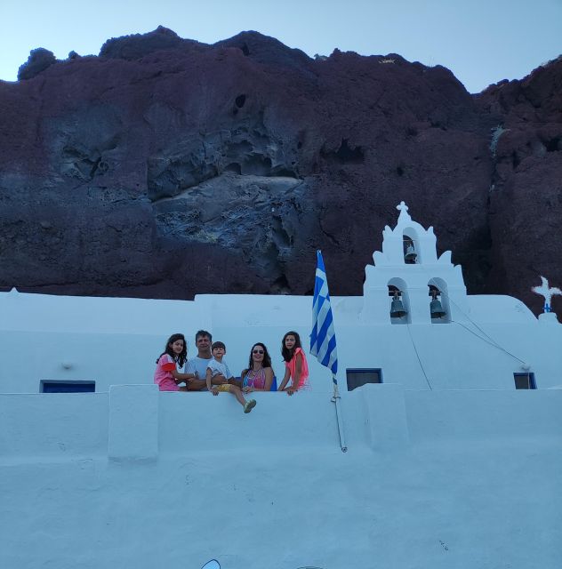 Santorini:Tour Around the Island With a Local - Itinerary Highlights and Stops