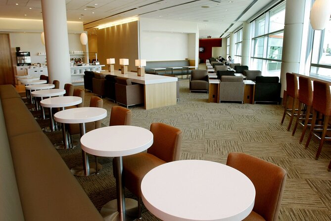 Toronto Pearson International Airport Plaza Premium Lounges - Transportation and Amenities