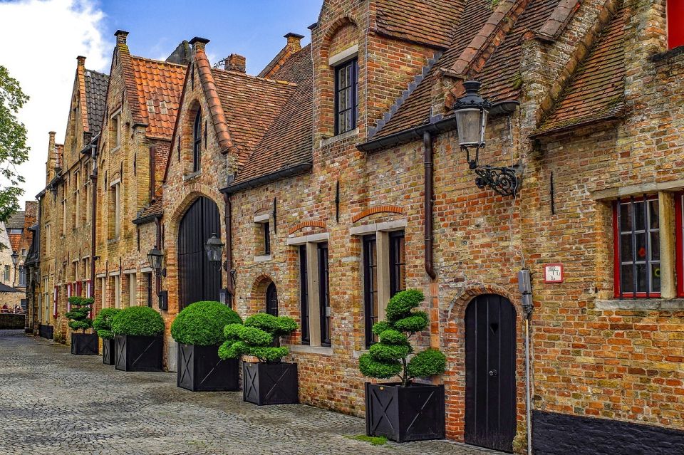 Amsterdam: Private Transfer to Bruges - Booking Information and Policy