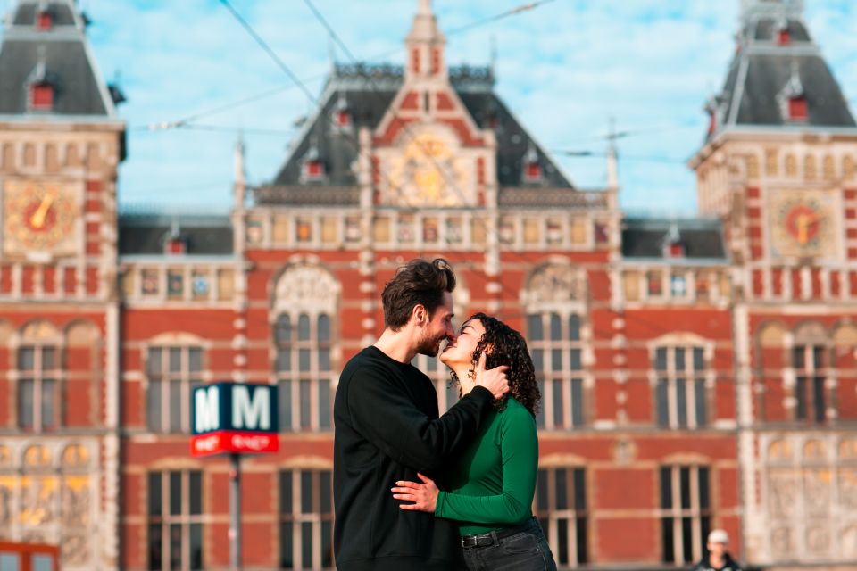 Amsterdam: Professional Photoshoot at Centraal Station - Photography Session Description