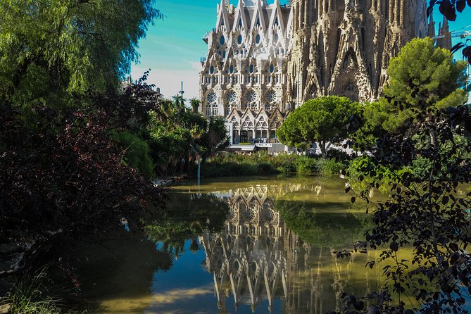 Best of Barcelona & Sagrada Familia Tour With Priority Access - Important Information for Travelers