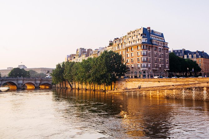 Discover Paris: 2-Hour Walking Tour of the Old Town - Cultural Insights