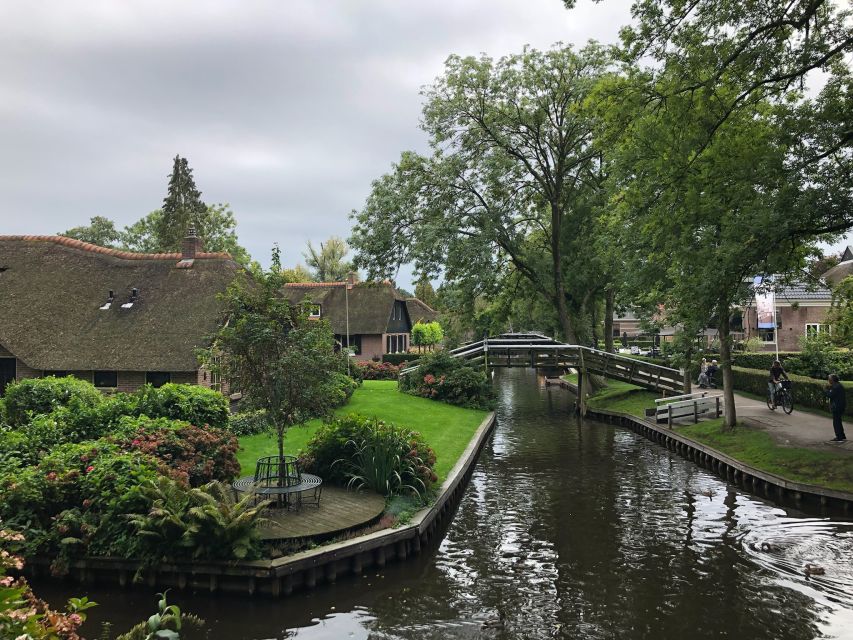 Giethoorn, Private Boat Tour & Zaanse Schans Windmills - Giethoorn Exploration