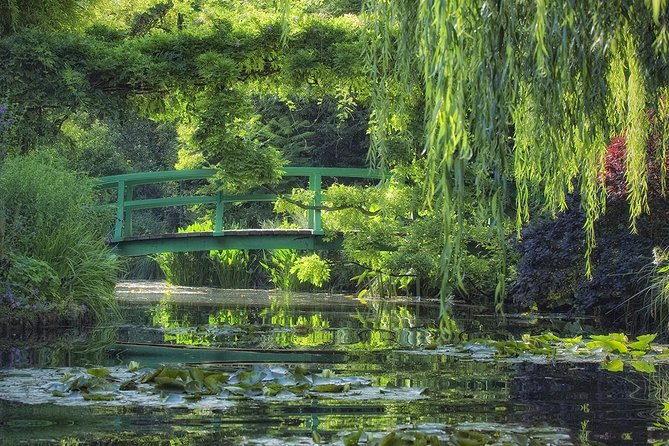 Giverny Half Day Guided Trip With Monets House & Gardens From Paris by Minivan - Advertising Accuracy Concerns