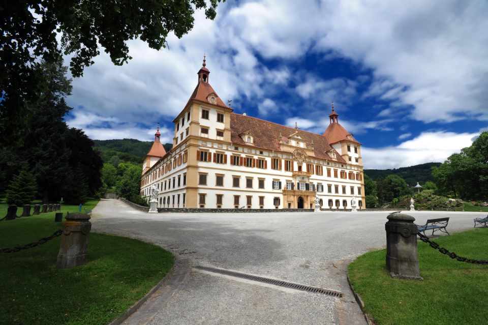 Graz: Schlossberg Private Guided Tour - Language Options