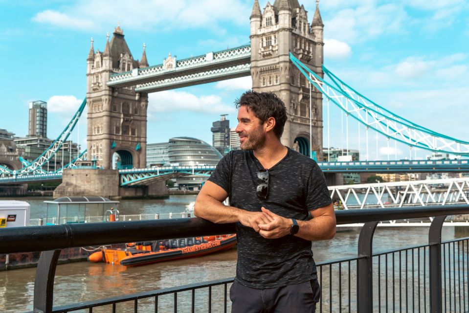 London: Professional Photoshoot at Tower Bridge - Location and Highlights