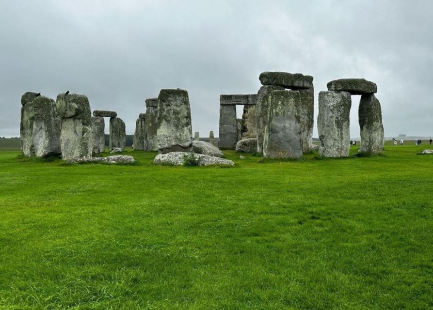 London: Stonehenge 6 Hour Tour By Car With Entrance Ticket - Tour Features and Payment