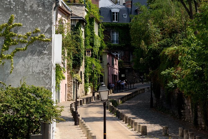 Montmartre'S Heritage With Specialties Tasting Private Tour - Tour Experience