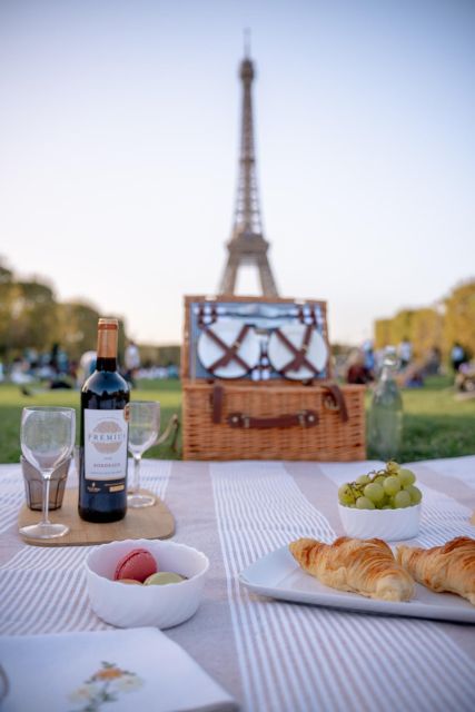 Paris: Picnic Experience in Front of the Eiffel Tower - Inclusions