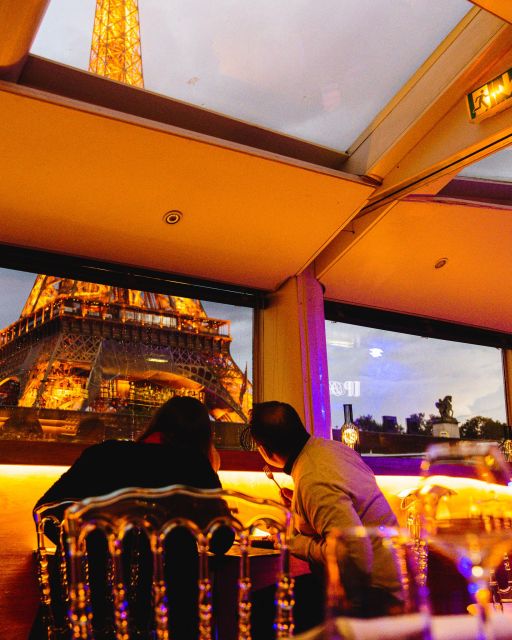 Paris : Seine River Dinner Cruise With Live Singer - Experience and Atmosphere