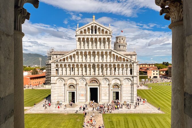 Pisa and Lucca Day Trip From Florence - Tour Guides Management and Challenges