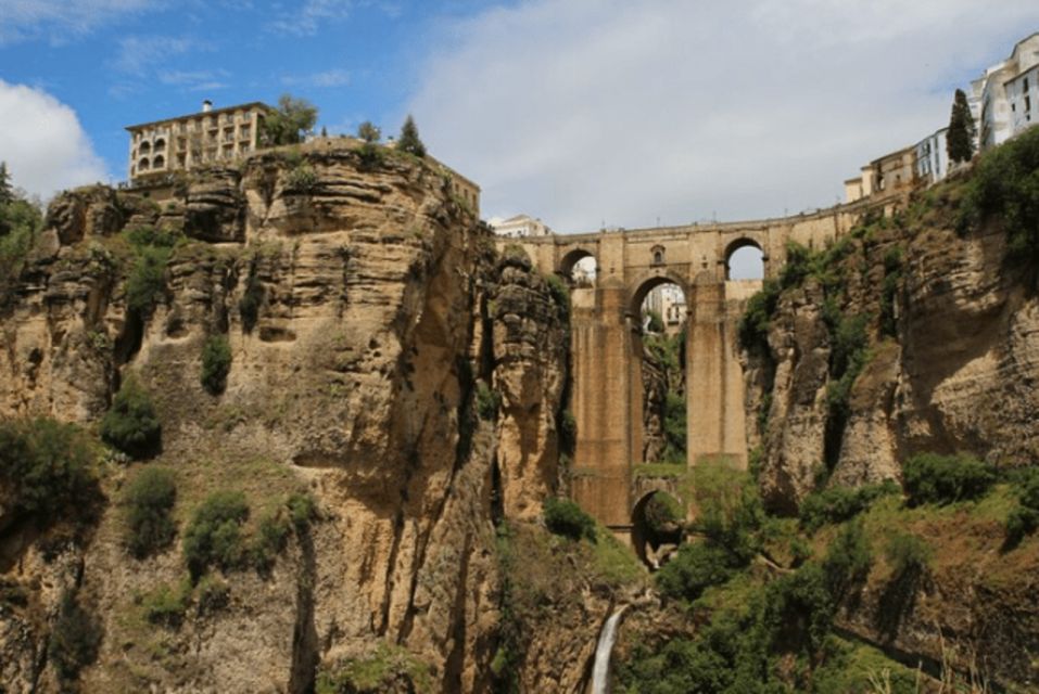 Private Tour From Sevilla to Granada Stopping in Ronda - Inclusions and Experience
