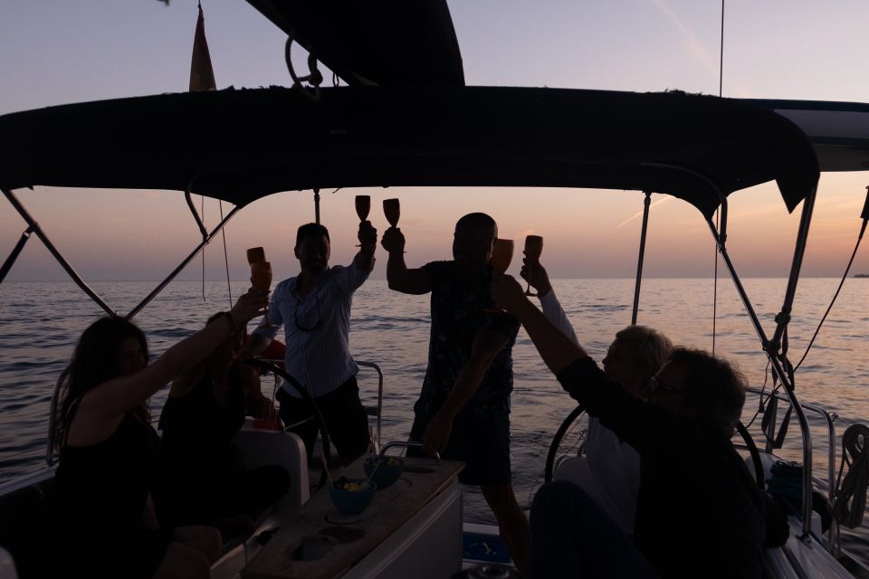 Puerto Banús: Sunset Sail in Marbella With Drinks & Snacks - Meeting Points