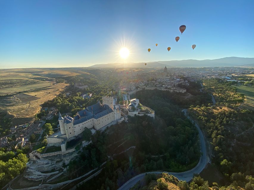 Segovia: Hot-Air Balloon Flight With Optional 3-Course Lunch - Inclusions in the Package