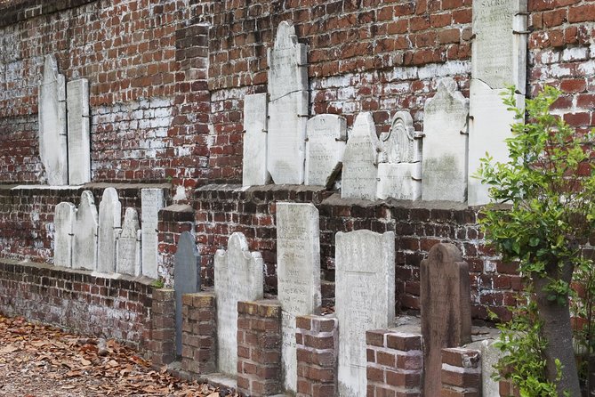 The Grave Tales Ghost Tour in Savannah - Guide Performance and Tour Details