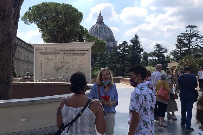 Vatican Museums and Sistine Chapel Guided Tour - Traveler Interaction and Photos