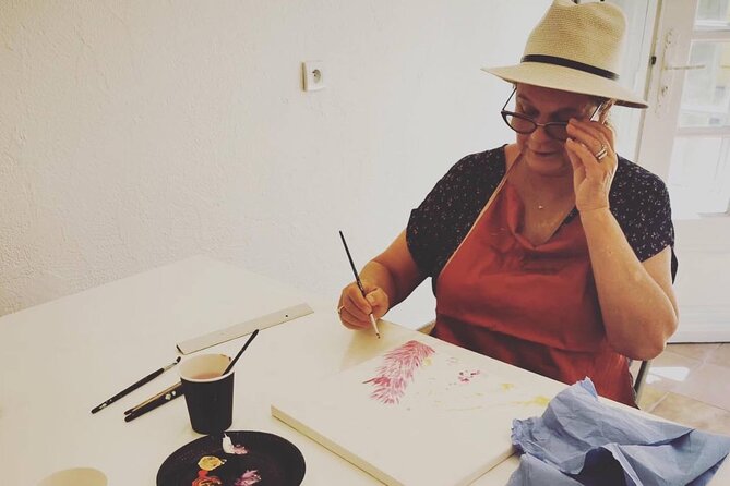 2 Hours Painting Class With Local Artist in Private Studio - Accessibility and Amenities