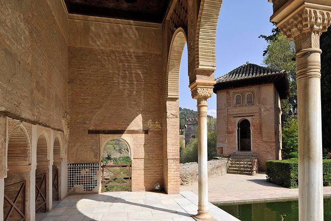 Alhambra Palace and Albaicin Tour With Skip the Line Tickets From Seville - Reviews and Tips