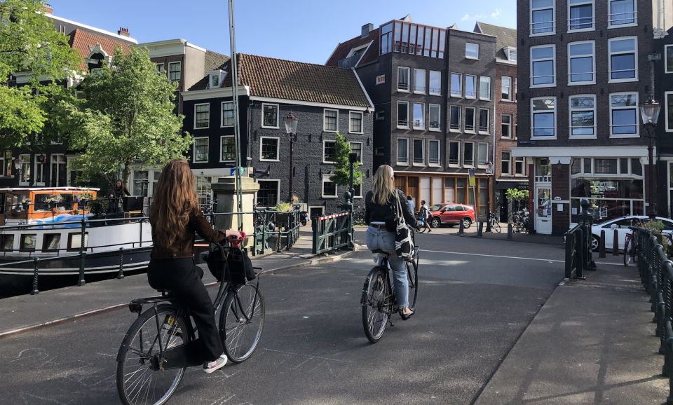 Amsterdam: Inner City Bike Tour German or English (Private) - Meeting Point and Location Details