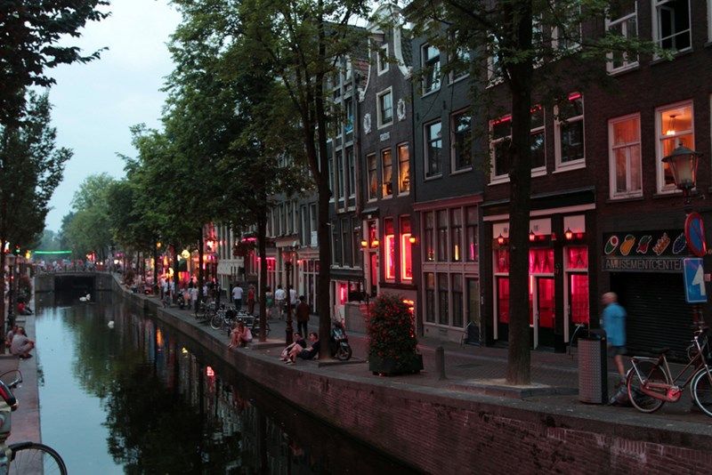 Amsterdam: Red Light District Tour - Availability and Booking