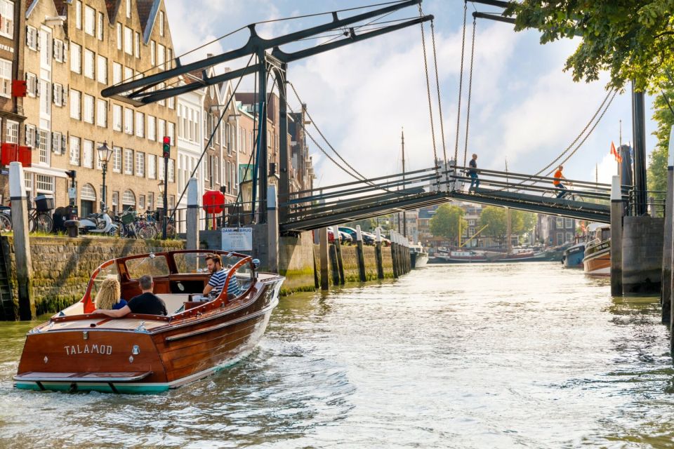 Dordrecht: City Walking Tour With Boat Ride - Experience Description