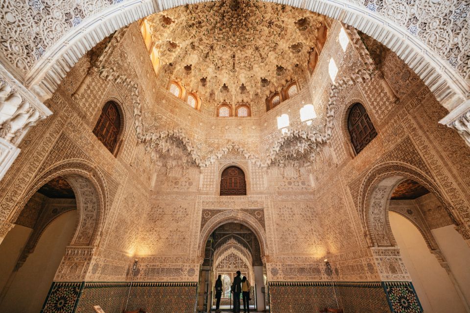 Granada: Alhambra Guided Tour With Nasrid Palaces & Gardens - Customer Reviews