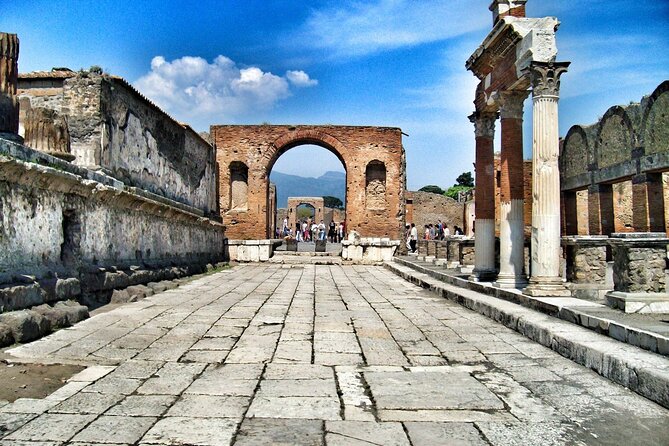 Guided Tour of Pompeii & Vesuvius With Lunch and Entrance Fees Included - Tour Experience Insights