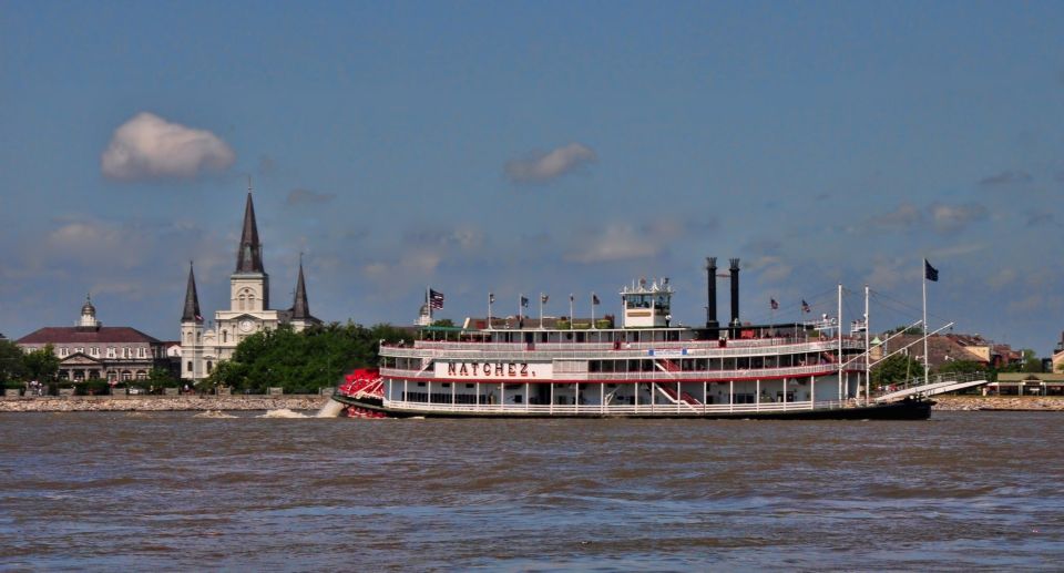 New Orleans: Traditional City and Estate Tour - Tour Guide and Company Praise