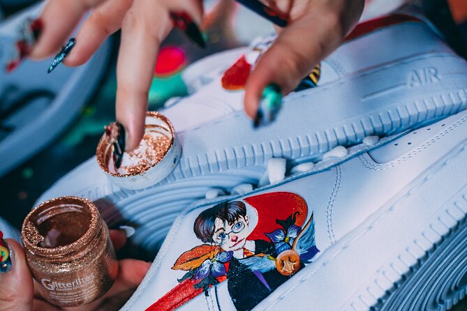 Paris Customized Sneaker Workshop With Fashion Professionals - Common questions