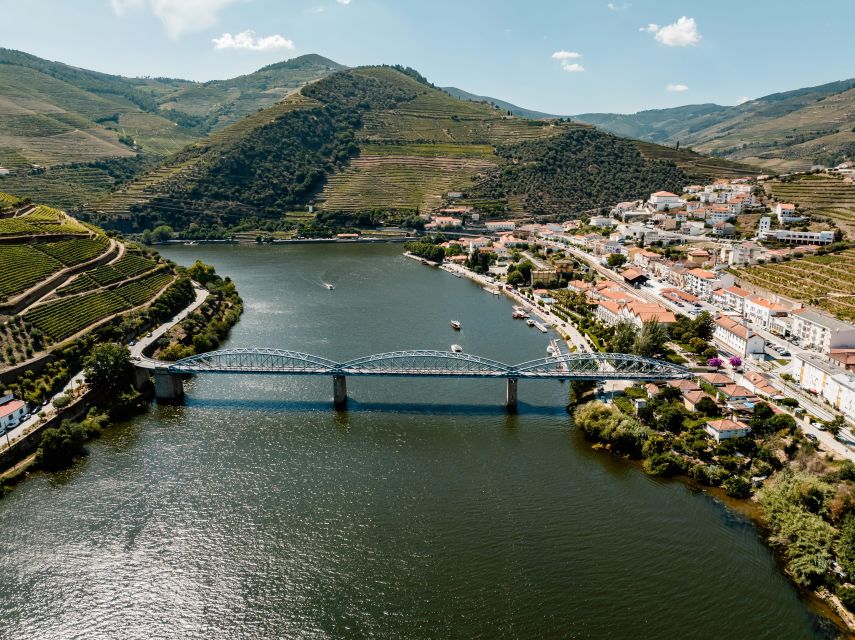 Porto: Douro Valley Full-Day Boat, Train, and Lunch Tour - Inclusions and Amenities