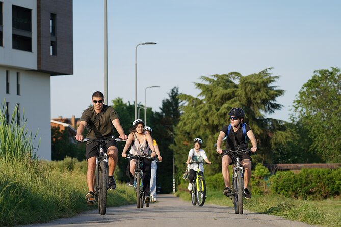 The Milan You Dont Expect, Bike Tour With Picnic on the Lake - Tour Guide Expertise