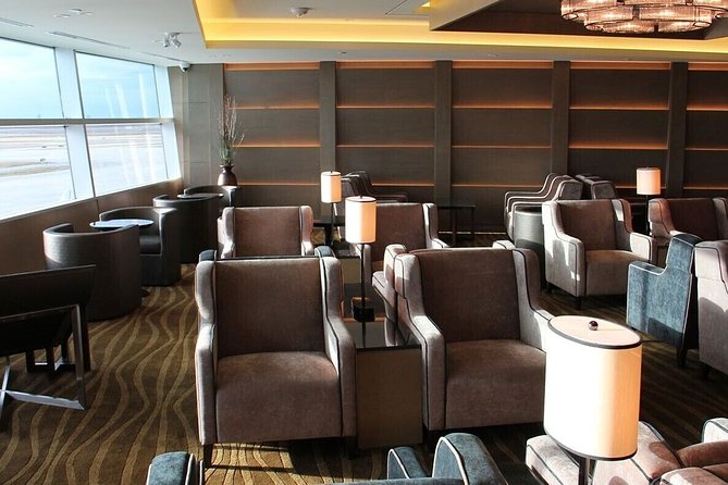 Toronto Pearson International Airport Plaza Premium Lounges - Services and Expectations