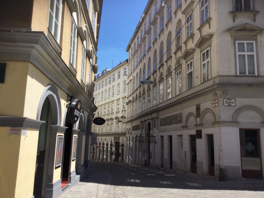 Vienna: Hidden Gems, Secret Courtyards, Legends and Symbols - The Hunt for the Basilisk