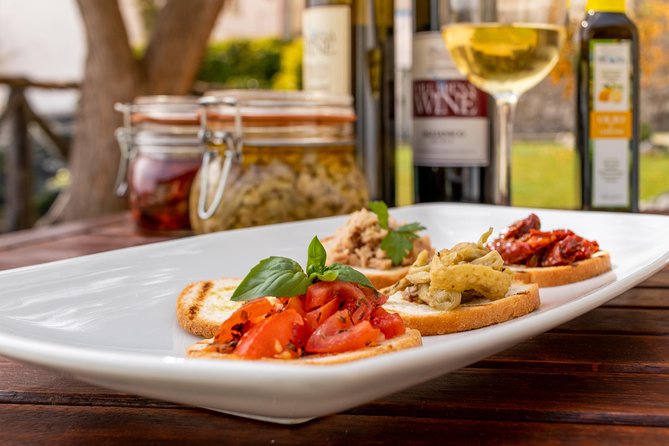 Wine & Food Tasting in Villarena - Cancellation Policy and Reviews