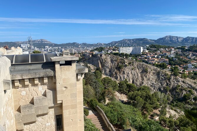 Discover the Old Streets, Monuments and Markets in Marseille. - Hidden Gems to Discover