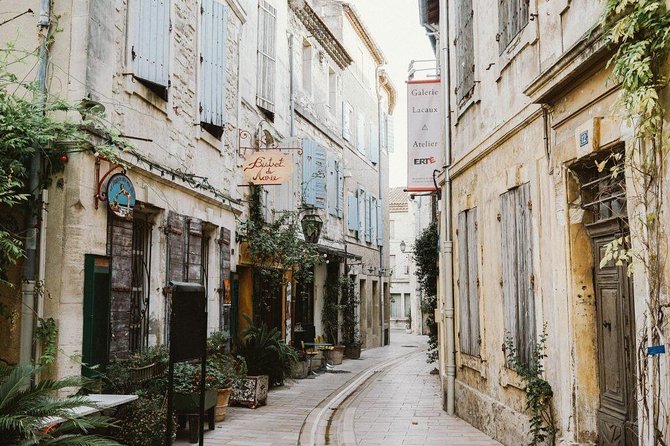 Les Baux De Provence: Wine Day Tour: 8 Hours - Transportation and Guides