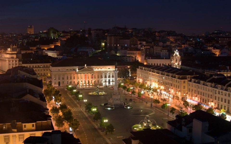 Lisbon: Private Night Tour With Fado Dinner Show - Background
