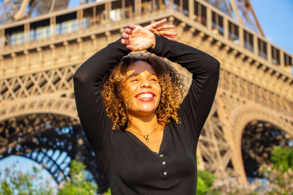 Paris: Private Photoshoot at the Eiffel Tower - Pricing Options